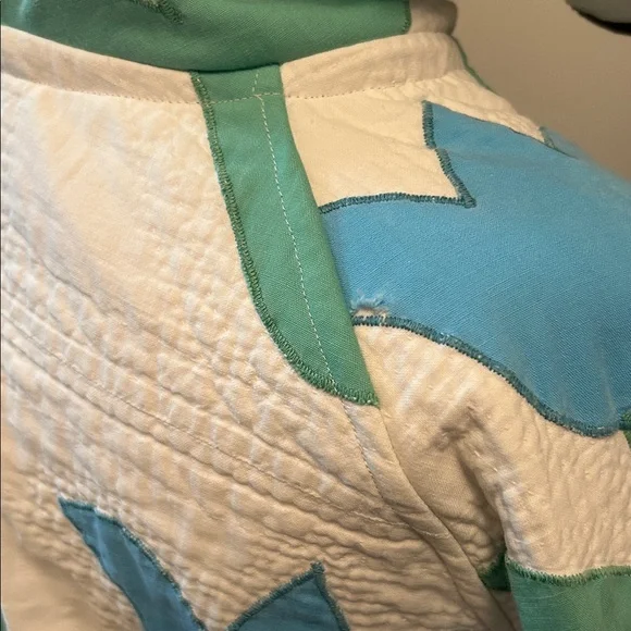 Handmade Upcycled Vintage Quilt Jacket with Hood - Picture 10 of 10